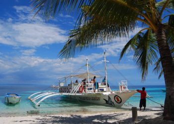 Exotic-Resorts-beach-on-Malapascua-Island-in-the-Philippines-2